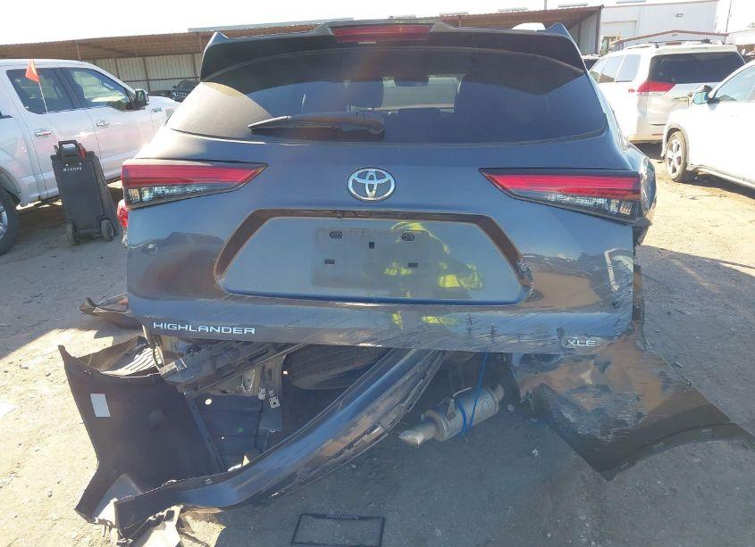 Photo 17 of 2021 Toyota Highlander XLE (VIN 5TDGZRAH3MS089790)