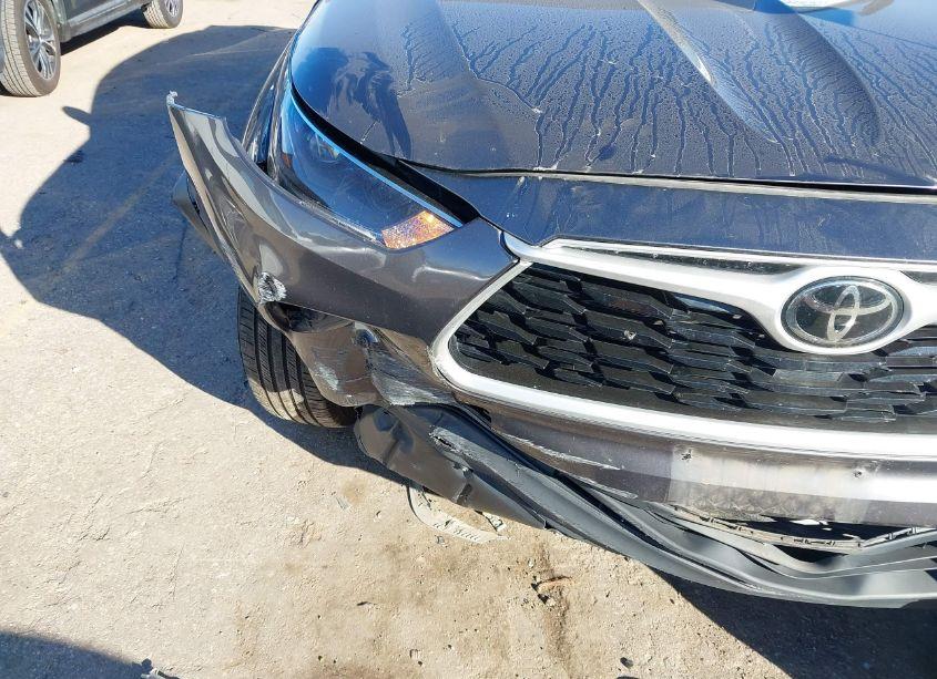 Photo 6 of 2021 Toyota Highlander XLE (VIN 5TDGZRAH3MS089790)