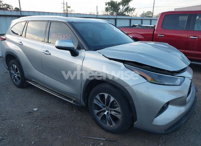 2021 Toyota Highlander XLE (VIN 5TDGZRAH3MS519625) main photo