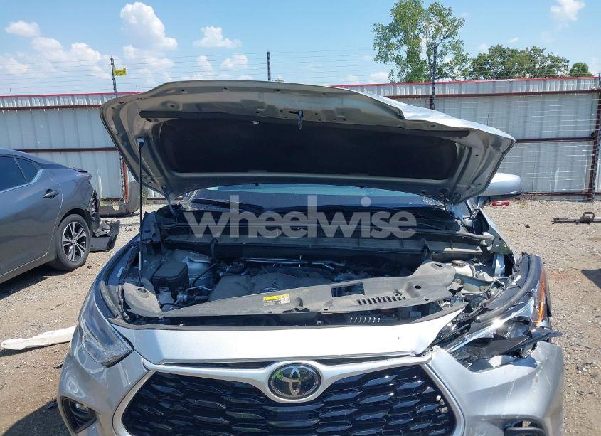 Photo 10 of 2021 Toyota Highlander XLE (VIN 5TDGZRAH3MS519625)