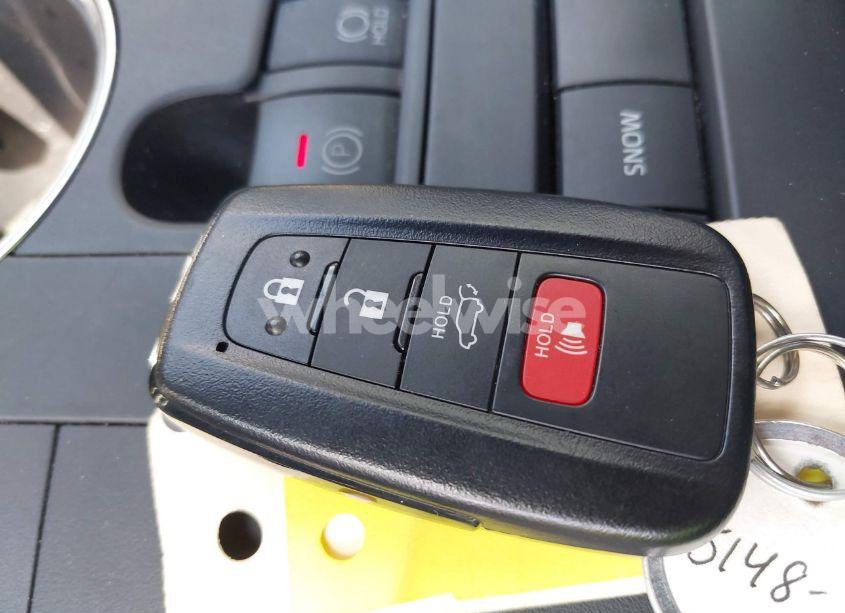 Photo 11 of 2021 Toyota Highlander XLE (VIN 5TDGZRAH3MS519625)