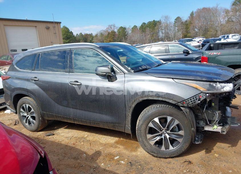 Photo 14 of 2021 Toyota Highlander XLE (VIN 5TDGZRAH3MS537395)