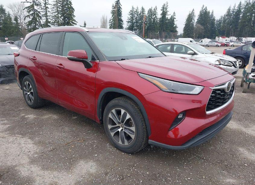 2022 Toyota Highlander XLE (VIN 5TDGZRAH3NS106265) main photo