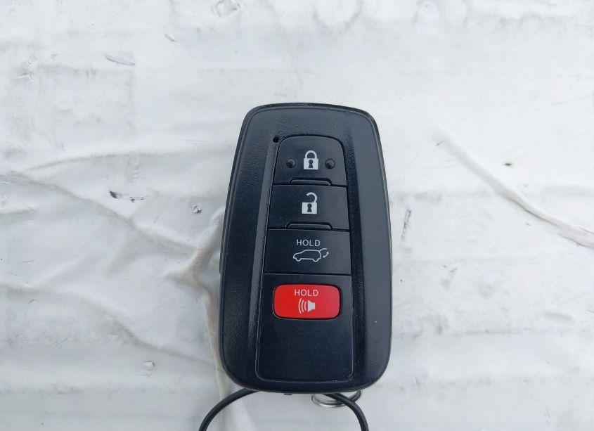 Photo 11 of 2022 Toyota Highlander XLE (VIN 5TDGZRAH3NS106265)