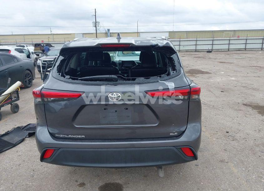 Photo 16 of 2022 Toyota Highlander XLE (VIN 5TDGZRAH3NS113166)