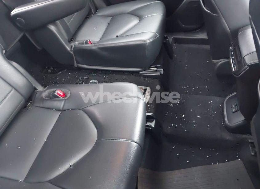 Photo 8 of 2022 Toyota Highlander XLE (VIN 5TDGZRAH3NS113166)