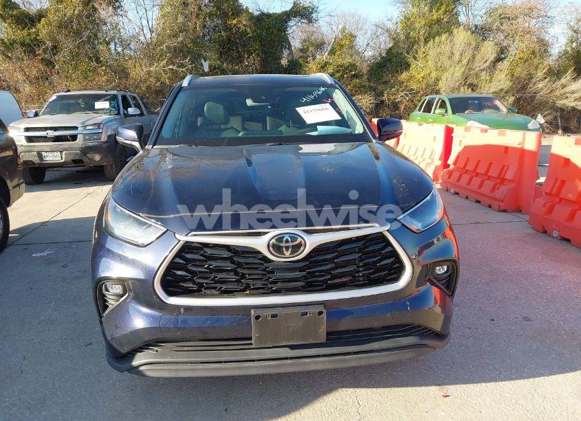 Photo 12 of 2022 Toyota Highlander XLE (VIN 5TDGZRAH3NS122952)