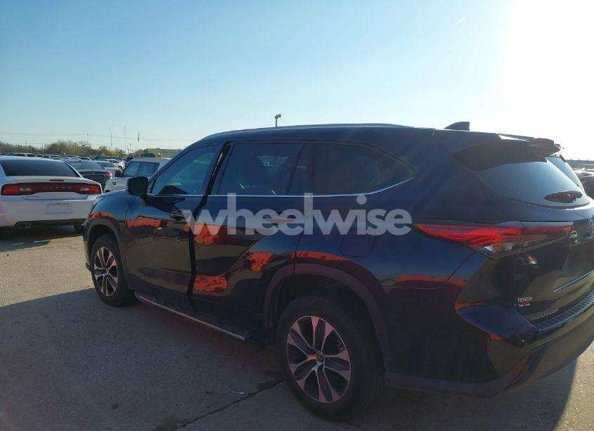 Photo 14 of 2022 Toyota Highlander XLE (VIN 5TDGZRAH3NS122952)