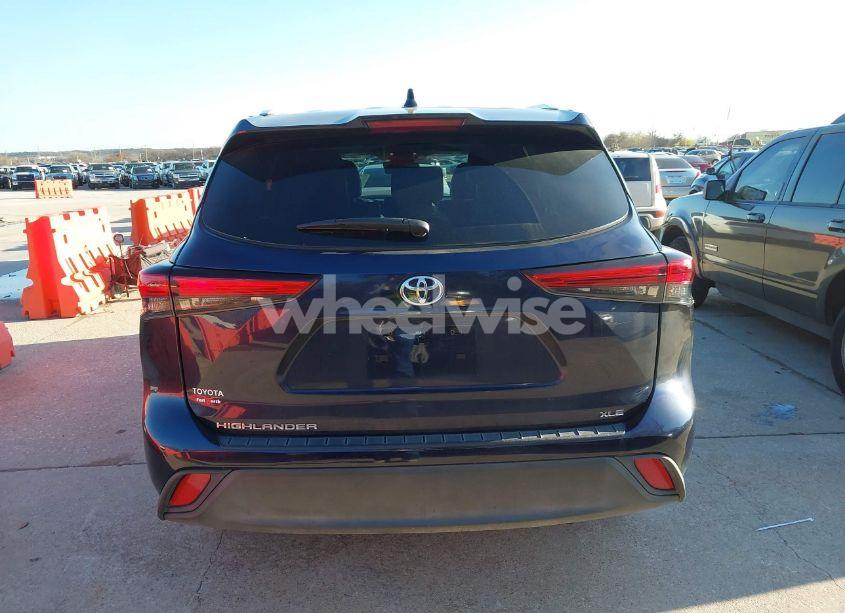Photo 16 of 2022 Toyota Highlander XLE (VIN 5TDGZRAH3NS122952)