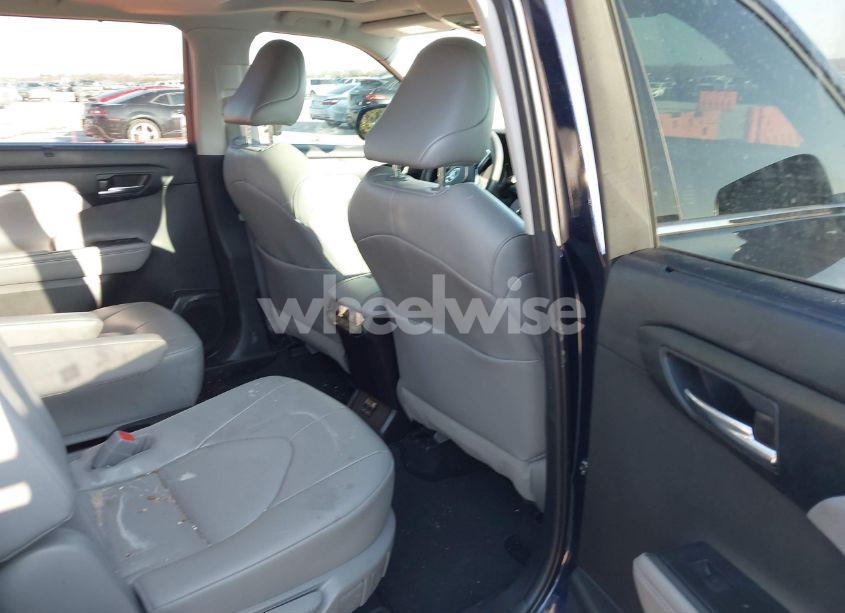 Photo 8 of 2022 Toyota Highlander XLE (VIN 5TDGZRAH3NS122952)