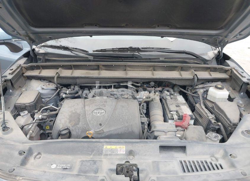 Photo 10 of 2022 Toyota Highlander XLE (VIN 5TDGZRAH3NS124295)