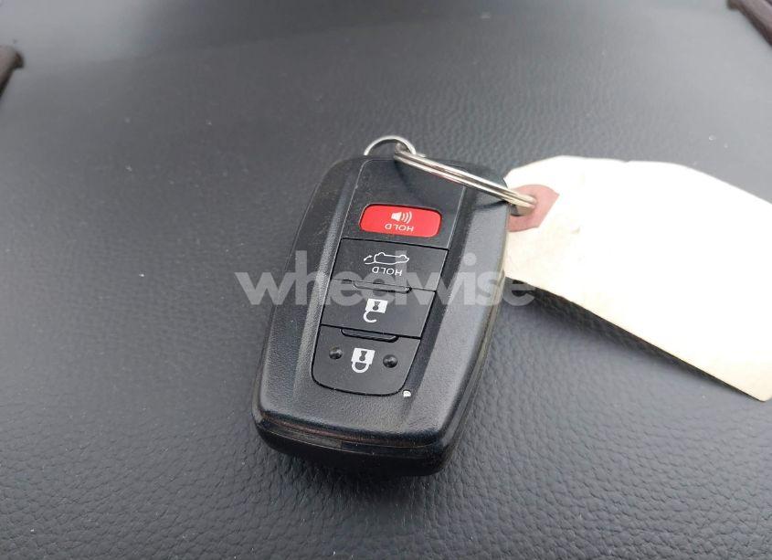 Photo 11 of 2022 Toyota Highlander XLE (VIN 5TDGZRAH3NS124295)