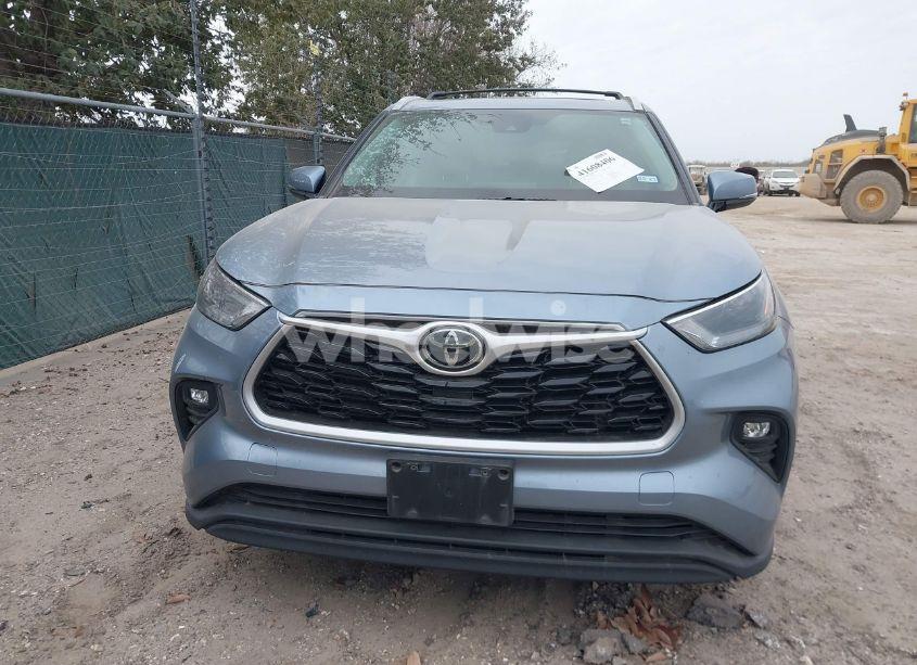 Photo 13 of 2022 Toyota Highlander XLE (VIN 5TDGZRAH3NS124295)