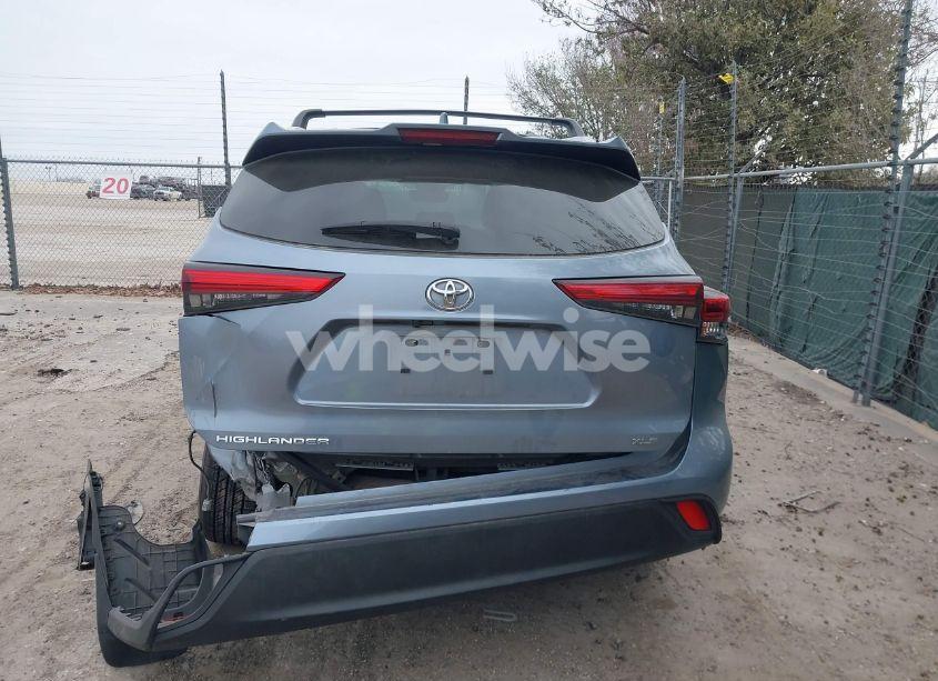 Photo 17 of 2022 Toyota Highlander XLE (VIN 5TDGZRAH3NS124295)