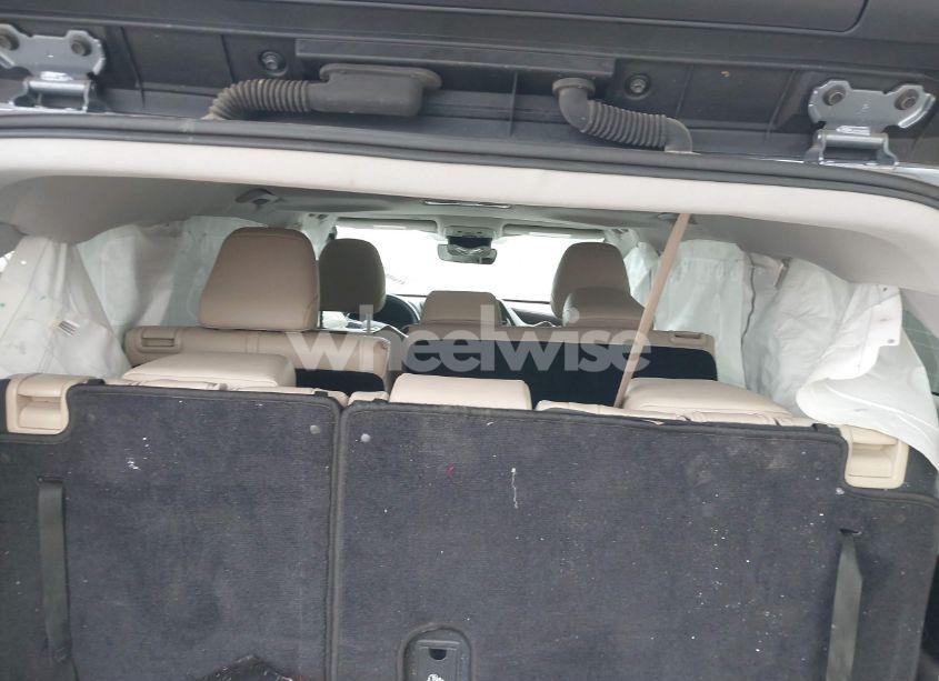 Photo 8 of 2022 Toyota Highlander XLE (VIN 5TDGZRAH3NS124295)