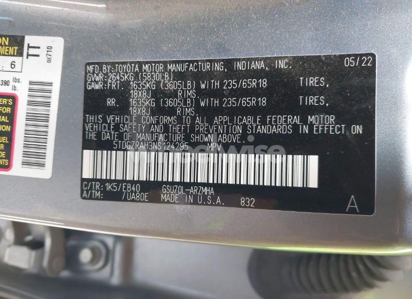 Photo 9 of 2022 Toyota Highlander XLE (VIN 5TDGZRAH3NS124295)