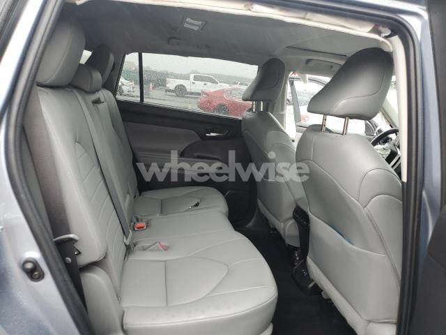 Photo 11 of 2022 TOYOTA HIGHLANDER XLE (VIN 5TDGZRAH3NS142117)