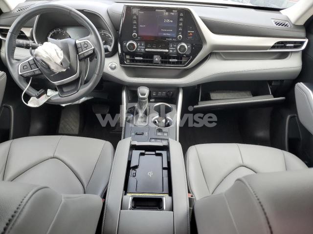 Photo 3 of 2022 TOYOTA HIGHLANDER XLE (VIN 5TDGZRAH3NS142117)