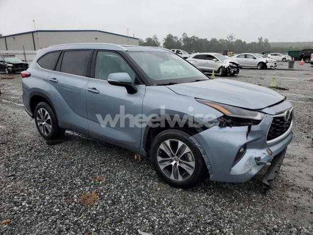 Photo 4 of 2022 TOYOTA HIGHLANDER XLE (VIN 5TDGZRAH3NS142117)
