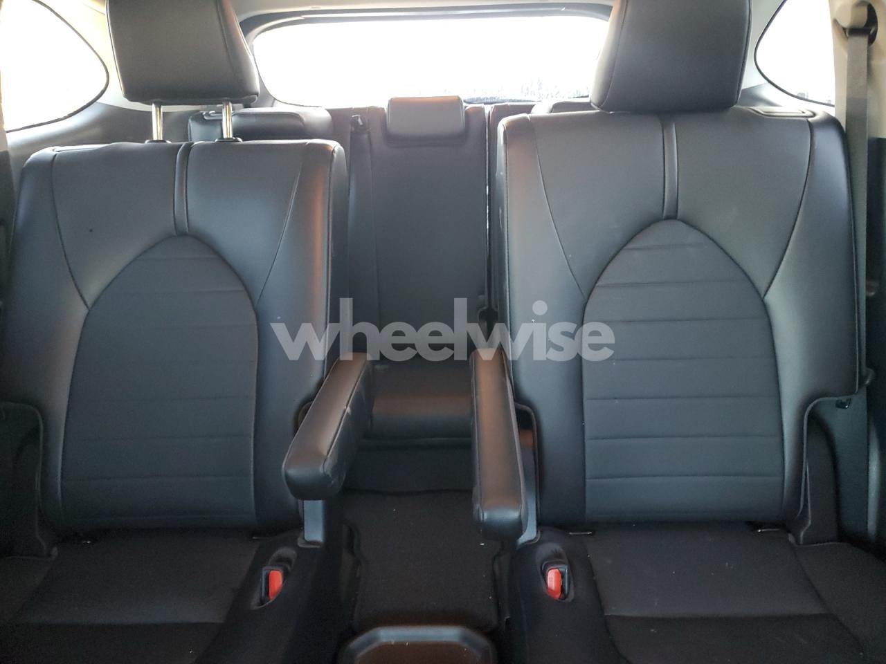 Photo 10 of 2021 TOYOTA HIGHLANDER XLE (VIN 5TDGZRAH4MS042414)