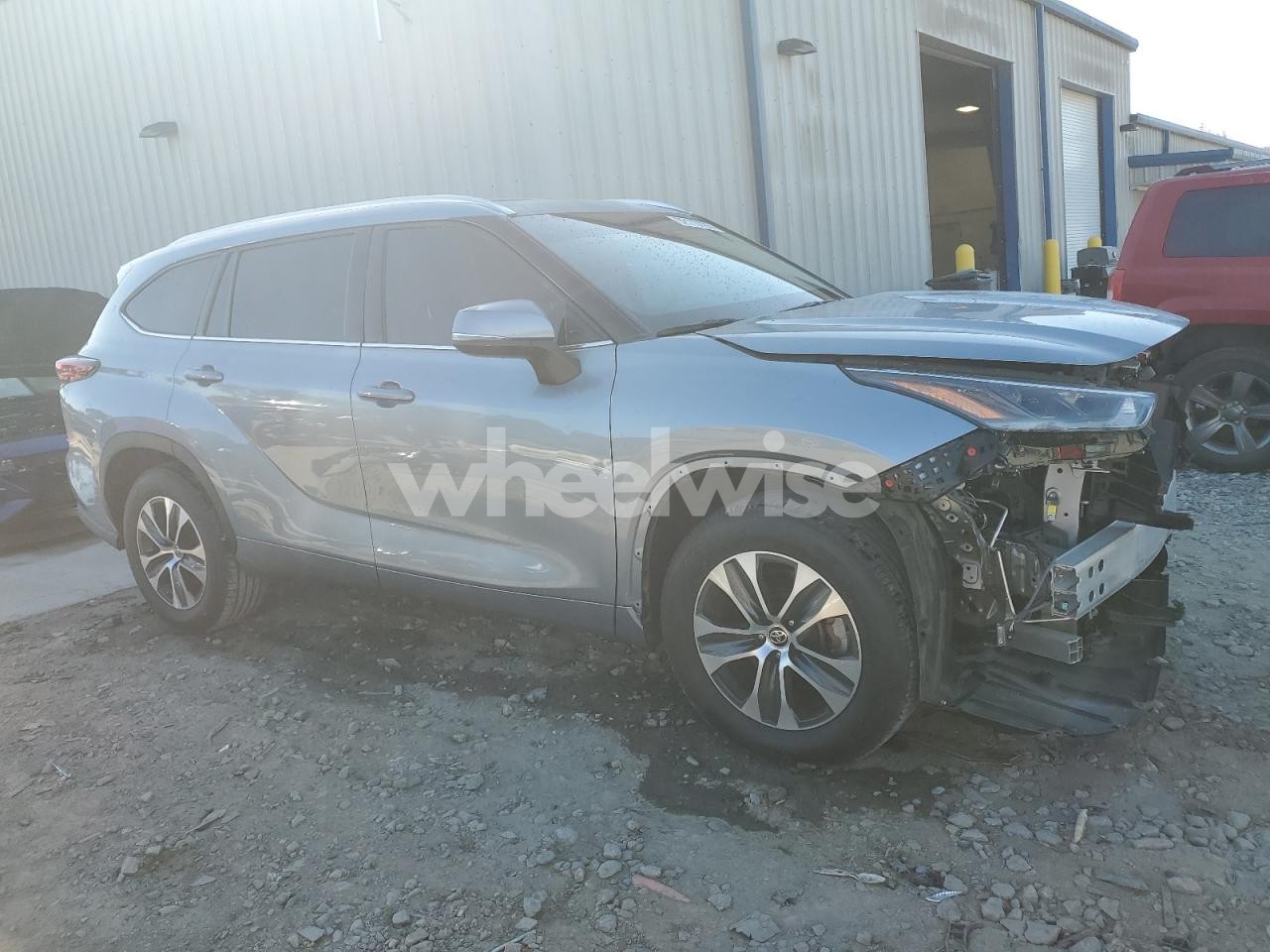 Photo 4 of 2021 TOYOTA HIGHLANDER XLE (VIN 5TDGZRAH4MS042414)