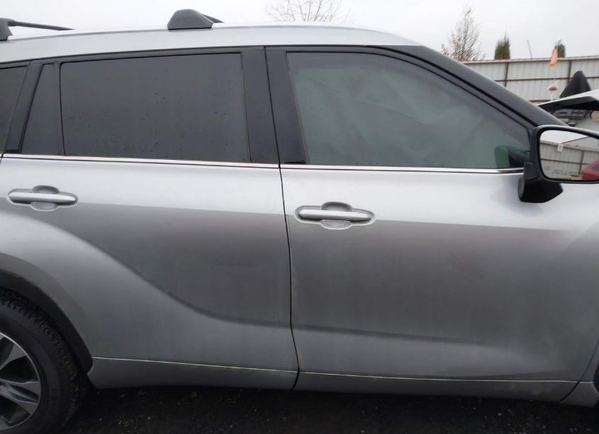 Photo 12 of 2021 Toyota Highlander XLE (VIN 5TDGZRAH4MS043594)