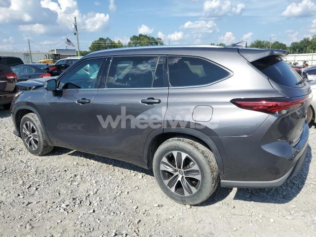 Photo 9 of 2021 TOYOTA HIGHLANDER XLE (VIN 5TDGZRAH4MS519617)