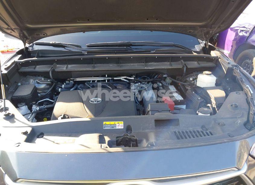 Photo 10 of 2022 Toyota Highlander XLE (VIN 5TDGZRAH4NS129280)