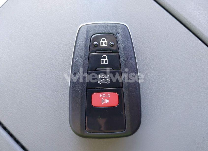 Photo 11 of 2022 Toyota Highlander XLE (VIN 5TDGZRAH4NS129280)