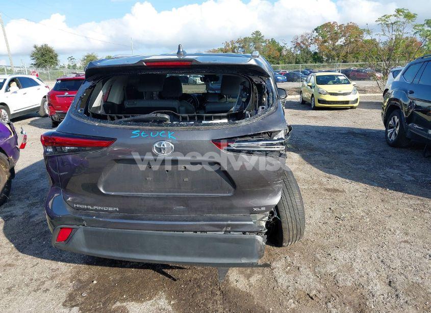 Photo 17 of 2022 Toyota Highlander XLE (VIN 5TDGZRAH4NS129280)