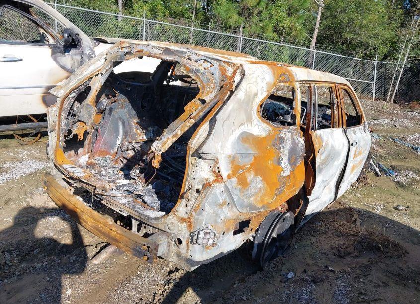 Photo 4 of 2022 Toyota Highlander XLE (VIN 5TDGZRAH4NS546110)