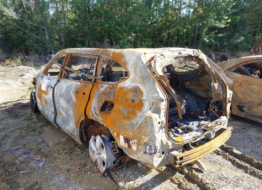 Photo 6 of 2022 Toyota Highlander XLE (VIN 5TDGZRAH4NS546110)