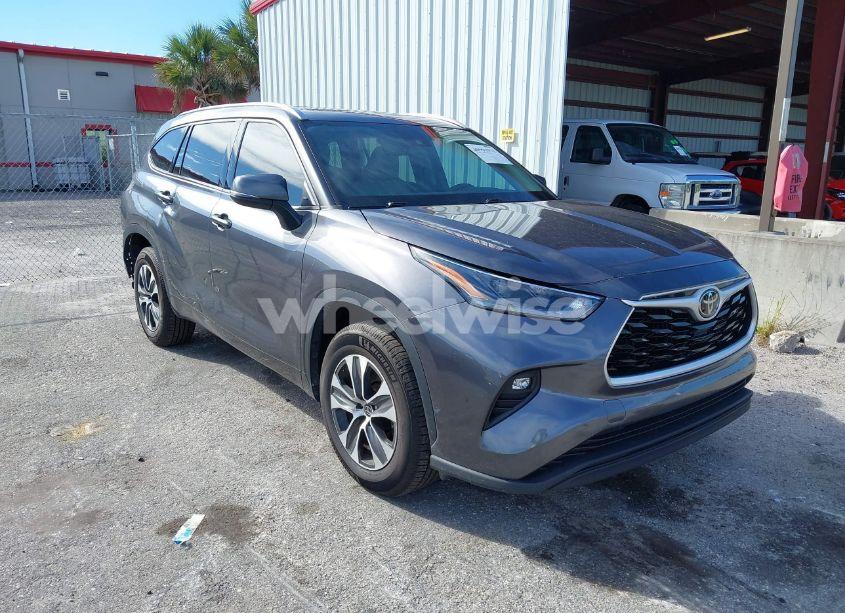 2021 Toyota Highlander XLE (VIN 5TDGZRAH5MS045063) main photo