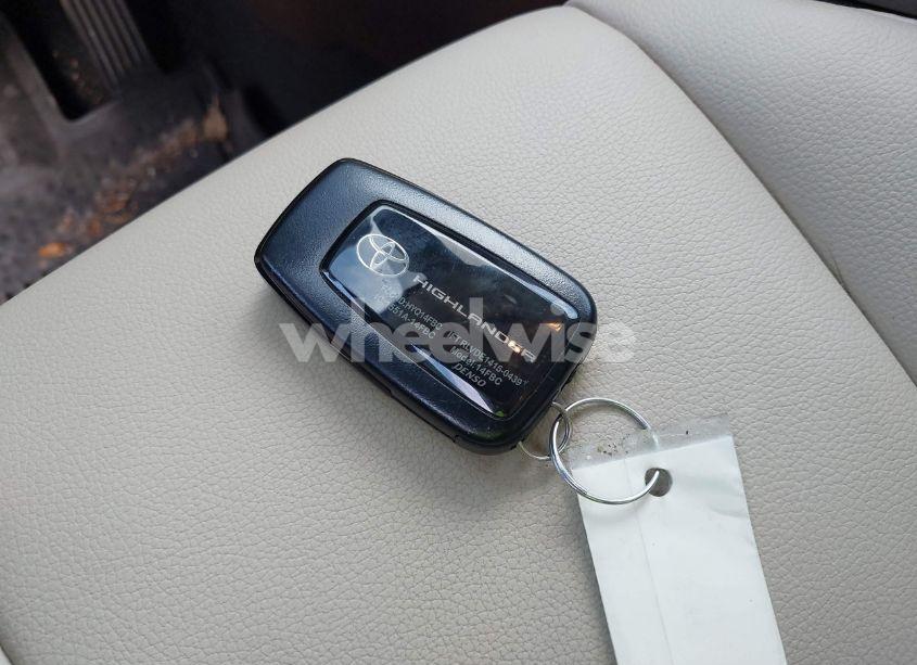 Photo 11 of 2021 Toyota Highlander XLE (VIN 5TDGZRAH5MS045063)