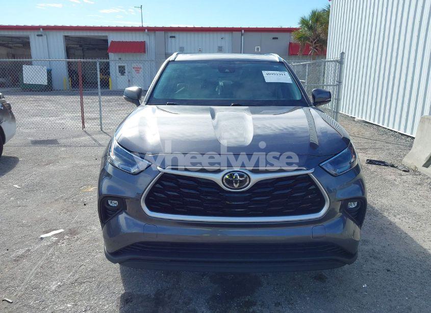 Photo 12 of 2021 Toyota Highlander XLE (VIN 5TDGZRAH5MS045063)