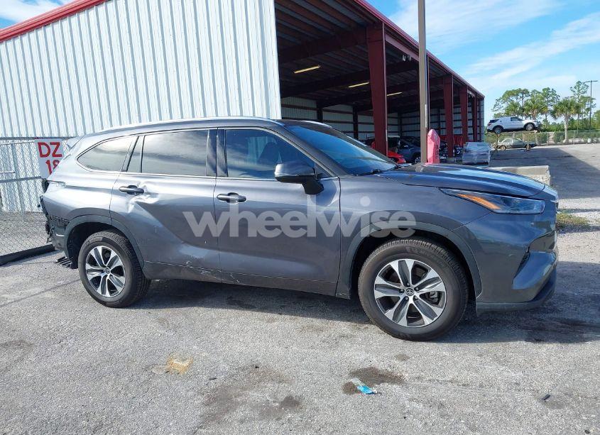 Photo 13 of 2021 Toyota Highlander XLE (VIN 5TDGZRAH5MS045063)