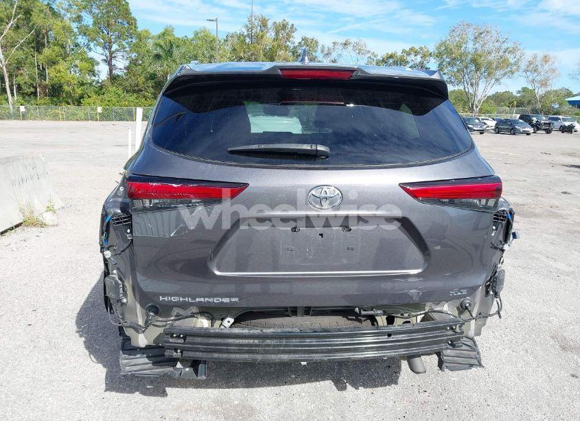 Photo 16 of 2021 Toyota Highlander XLE (VIN 5TDGZRAH5MS045063)