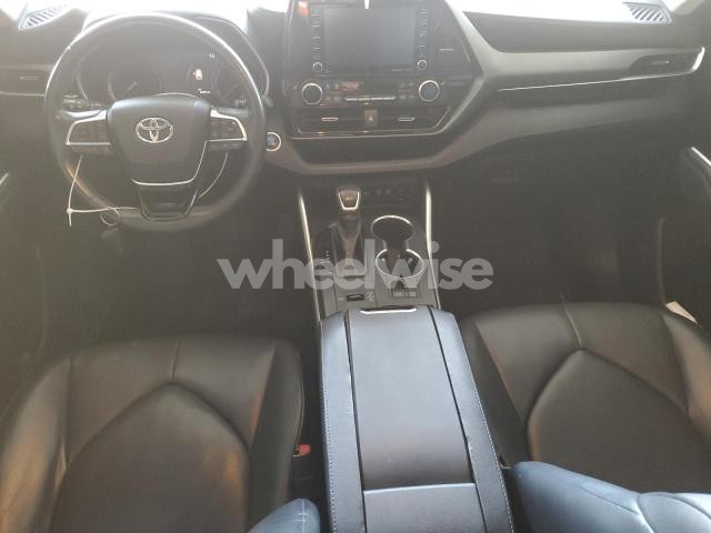 Photo 11 of 2021 TOYOTA HIGHLANDER XLE (VIN 5TDGZRAH5MS514491)