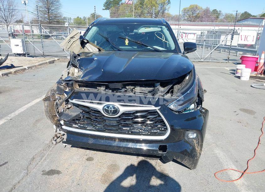 Photo 11 of 2021 Toyota Highlander XLE (VIN 5TDGZRAH5MS523207)