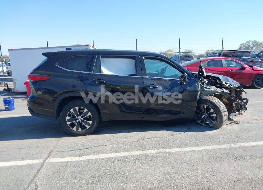 Photo 12 of 2021 Toyota Highlander XLE (VIN 5TDGZRAH5MS523207)