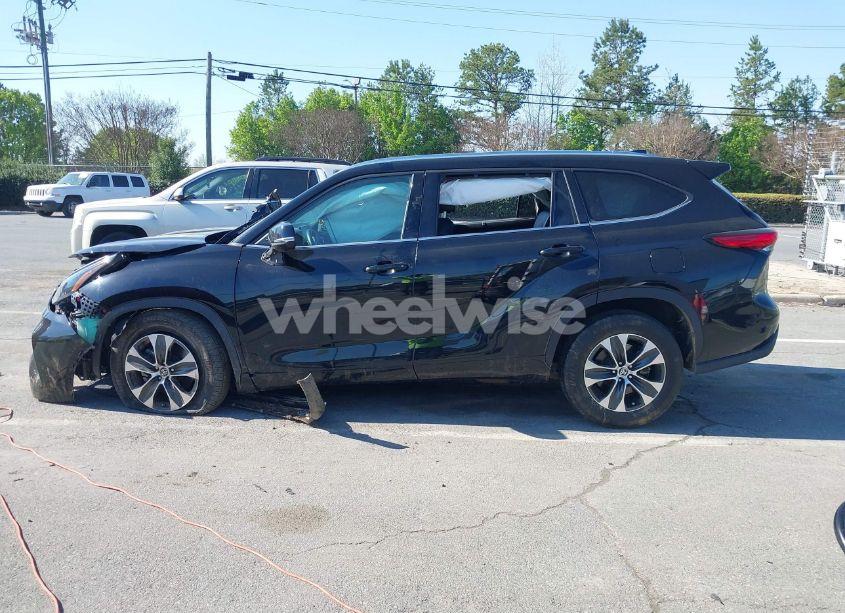 Photo 13 of 2021 Toyota Highlander XLE (VIN 5TDGZRAH5MS523207)