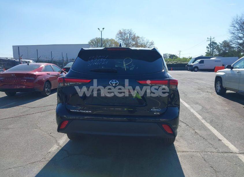 Photo 15 of 2021 Toyota Highlander XLE (VIN 5TDGZRAH5MS523207)