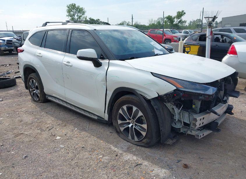 2021 Toyota Highlander XLE (VIN 5TDGZRAH5MS533476) main photo