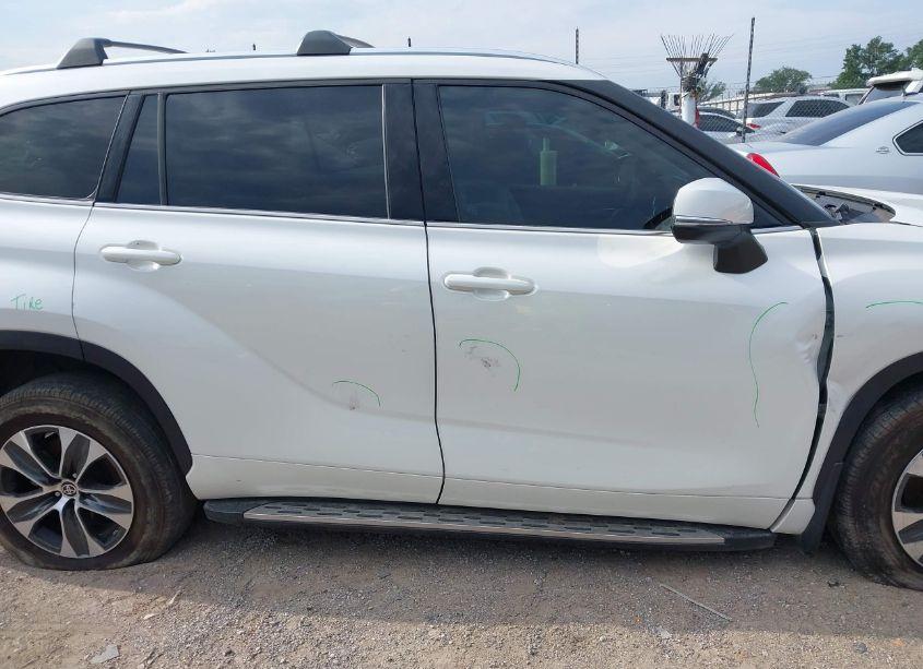 Photo 14 of 2021 Toyota Highlander XLE (VIN 5TDGZRAH5MS533476)