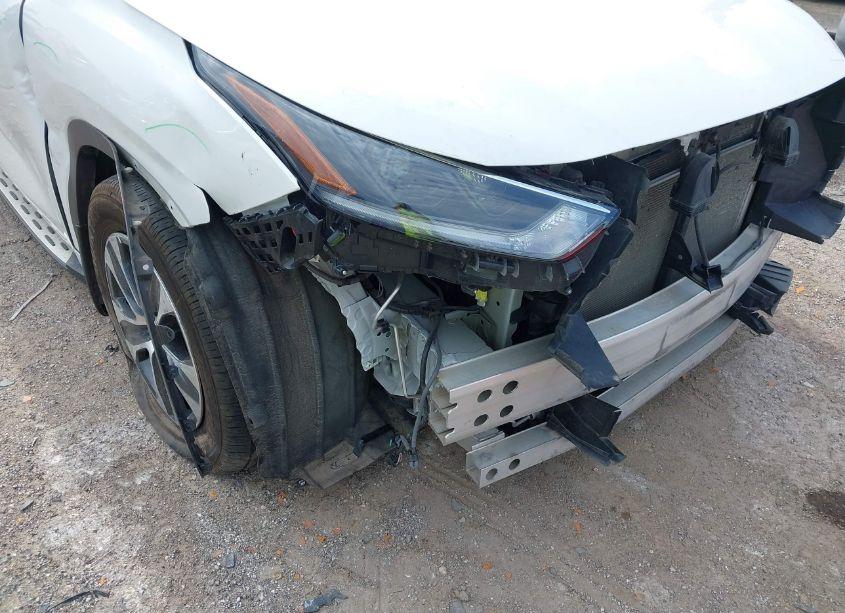 Photo 6 of 2021 Toyota Highlander XLE (VIN 5TDGZRAH5MS533476)