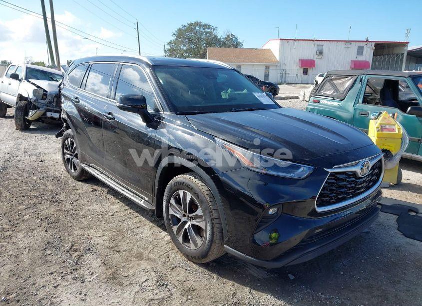 2021 Toyota Highlander XLE (VIN 5TDGZRAH5MS536958) main photo