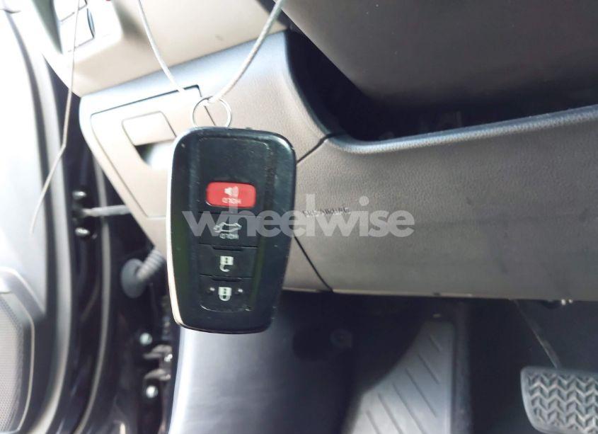 Photo 11 of 2021 Toyota Highlander XLE (VIN 5TDGZRAH5MS536958)