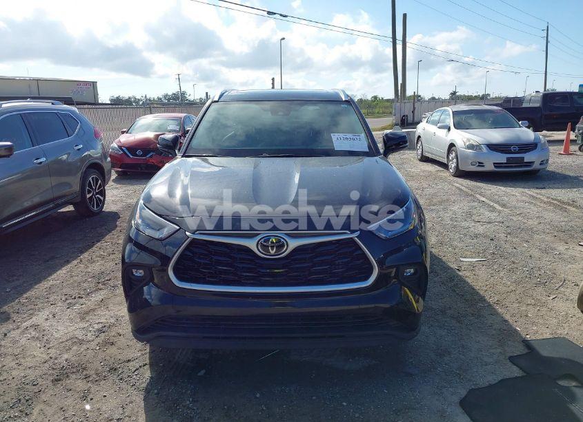 Photo 12 of 2021 Toyota Highlander XLE (VIN 5TDGZRAH5MS536958)