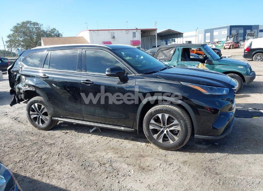 Photo 13 of 2021 Toyota Highlander XLE (VIN 5TDGZRAH5MS536958)