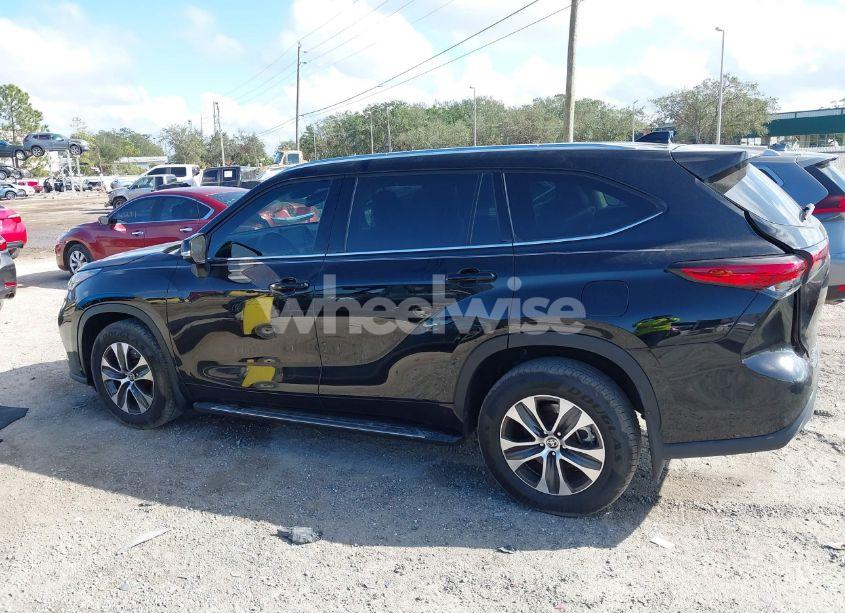 Photo 14 of 2021 Toyota Highlander XLE (VIN 5TDGZRAH5MS536958)